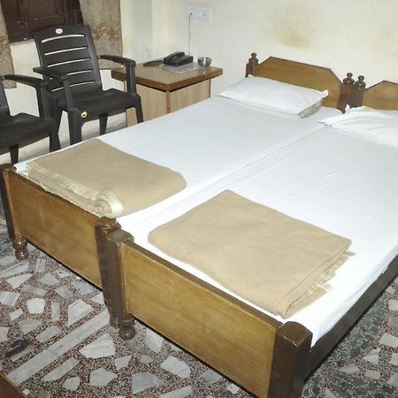 Hotel Lalit Palace Babina Esterno foto