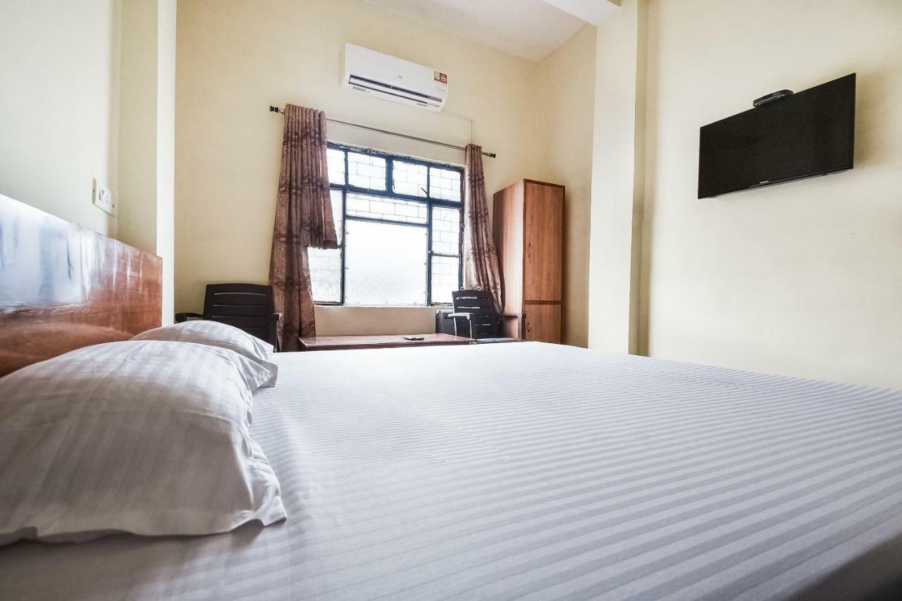 Hotel Lalit Palace Babina Esterno foto