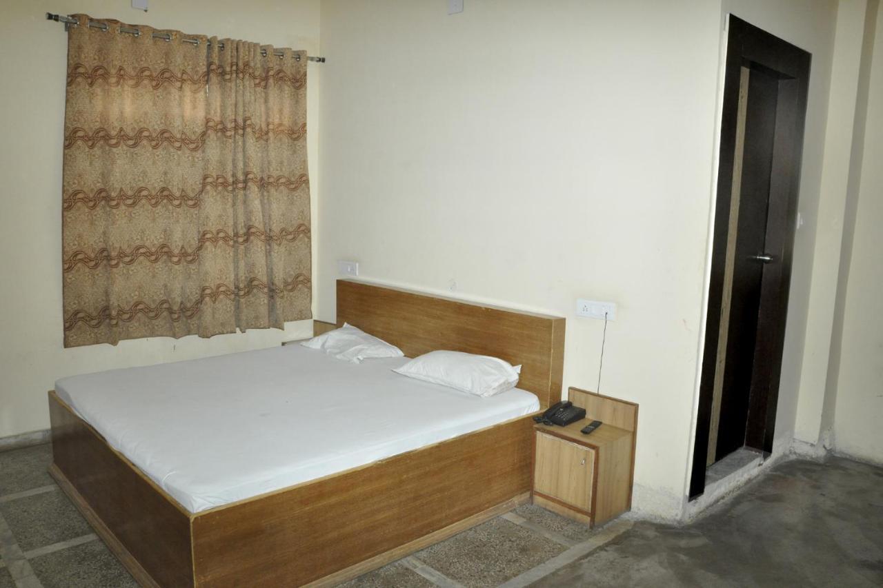 Hotel Lalit Palace Babina Esterno foto