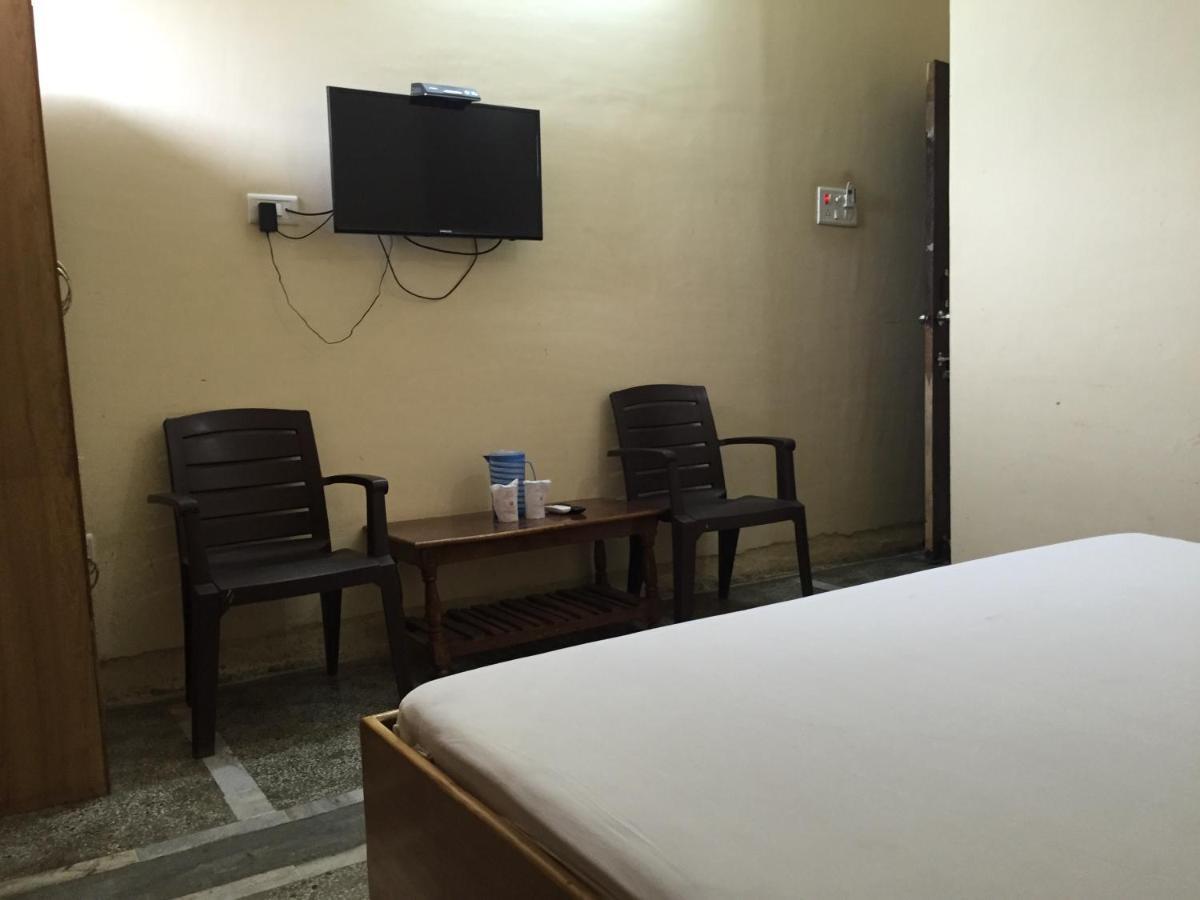 Hotel Lalit Palace Babina Esterno foto